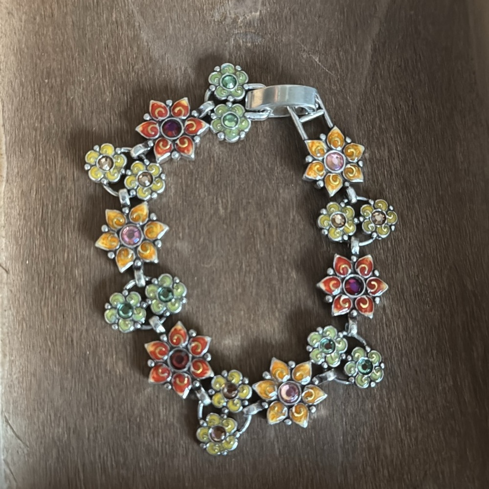 Bright multi colored flower bracelet - Picture 4 of 5